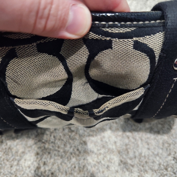 Coach Tote in Black and Gray Signature Print - Picture 5 of 6